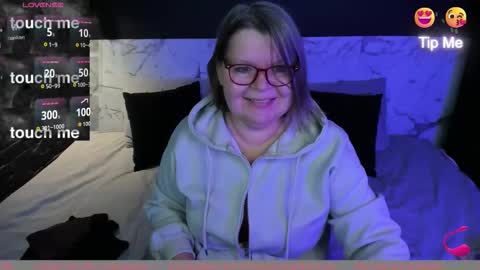 Shannon online show from October 2025 05:08:02 AM