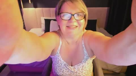 Shannon online show from May 2026 05:02:02 AM