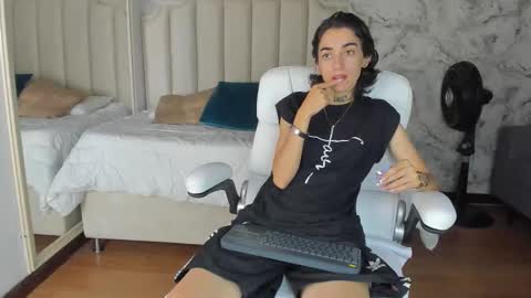 Shantal online show from November 2025 03:28:01 AM