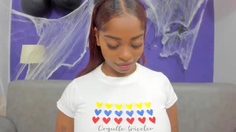 Snapshot of shantalgomes chatting on October 2025 06:35:02 PM Shantal online show from October 2025 06:35:02 PM