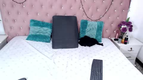 shantallfoxxie online show from March 2026 02:06:02 AM