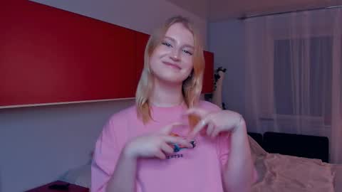 Snapshot of shantiyagin chatting on November 2025 09:15:01 PM Polly online show from November 2025 09:15:01 PM