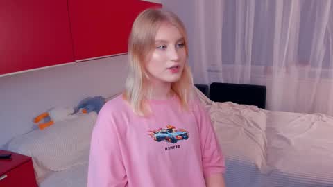 Snapshot of shantiyagin chatting on November 2025 06:30:02 PM Polly online show from November 2025 06:30:02 PM