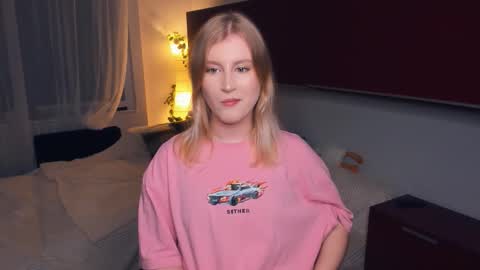 Snapshot of shantiyagin chatting on November 2025 08:40:02 PM Polly online show from November 2025 08:40:02 PM