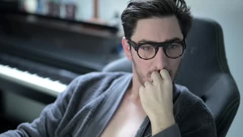 frenchy boy online show from December 2025 09:05:01 AM