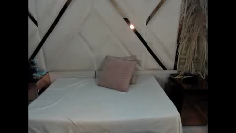 Snapshot of shara_oz chatting on February 2026 02:44:01 AM Shara Oz online show from February 2026 02:44:01 AM