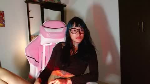 Snapshot of sharaross1 chatting on October 2025 01:30:02 AM sharaross1 online show from October 2025 01:30:02 AM