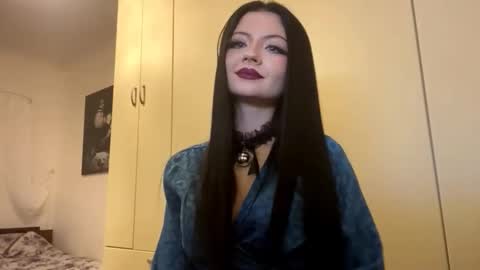 Angie online show from October 2025 05:35:02 PM