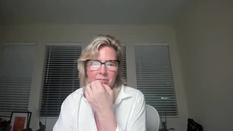 Snapshot of sharkrescue chatting on December 2024 11:47:01 PM Sharkgirl online show from December 2024 11:47:01 PM