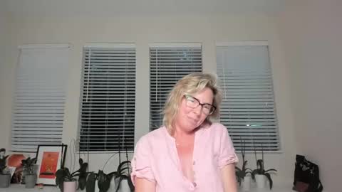 Snapshot of sharkrescue chatting on December 2024 11:24:02 PM Sharkgirl online show from December 2024 11:24:02 PM