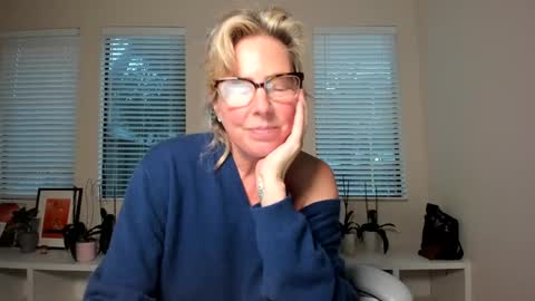 Snapshot of sharkrescue chatting on December 2024 11:12:02 PM Sharkgirl online show from December 2024 11:12:02 PM