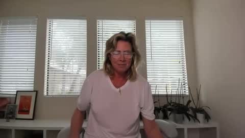 Snapshot of sharkrescue chatting on December 2024 04:51:01 PM Sharkgirl online show from December 2024 04:51:01 PM