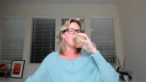 Snapshot of sharkrescue chatting on January 2025 01:06:02 AM Sharkgirl online show from January 2025 01:06:02 AM