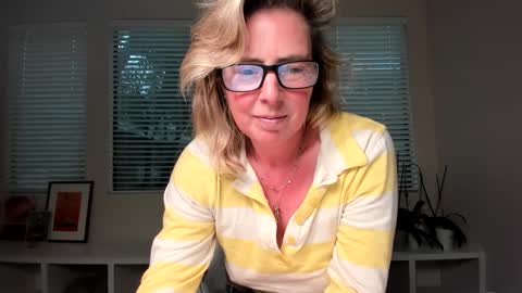 Snapshot of sharkrescue chatting on January 2025 11:02:02 PM Sharkgirl online show from January 2025 11:02:02 PM