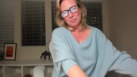 Snapshot of sharkrescue chatting on January 2025 01:15:01 AM Sharkgirl online show from January 2025 01:15:01 AM