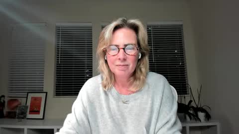 Snapshot of sharkrescue chatting on January 2025 01:27:01 AM Sharkgirl online show from January 2025 01:27:01 AM