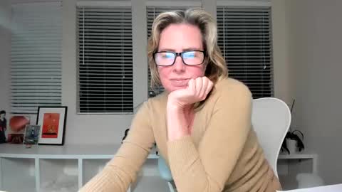 Snapshot of sharkrescue chatting on January 2025 12:37:01 AM Sharkgirl online show from January 2025 12:37:01 AM