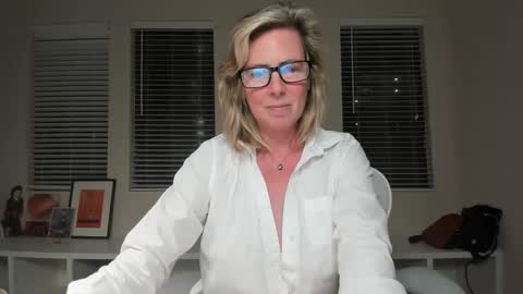 Snapshot of sharkrescue chatting on February 2025 03:10:02 AM Sharkgirl online show from February 2025 03:10:02 AM