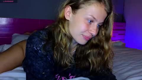 Snapshot of sharleenproject chatting on November 2025 04:18:02 PM Sharleen online show from November 2025 04:18:02 PM