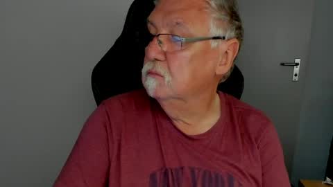 sharlots_pet online show from May 2026 10:42:02 AM