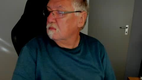 sharlots_pet online show from May 2026 06:52:01 AM