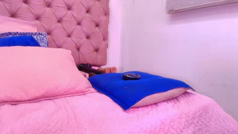 Sharlott online show from February 2025 06:02:01 PM