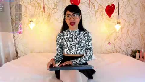 Snapshot of sharon_leather chatting on May 2026 12:11:01 PM sharon_leather online show from May 2026 12:11:01 PM