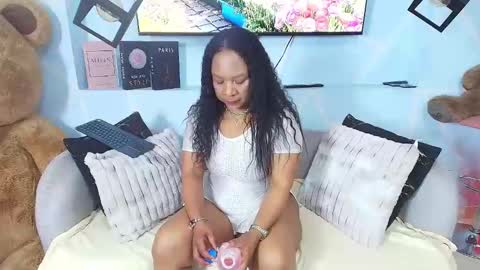 Sharon Noa online show from May 2026 02:47:02 PM