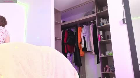 Snapshot of sharonblack_ chatting on April 2026 11:09:01 AM kitsune online show from April 2026 11:09:01 AM