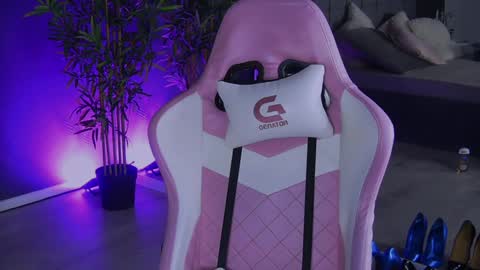 Snapshot of shayblonde chatting on December 2024 11:42:02 PM shayblonde online show from December 2024 11:42:02 PM