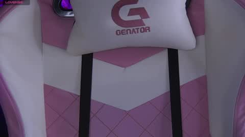 Snapshot of shayblonde chatting on December 2024 03:07:02 AM shayblonde online show from December 2024 03:07:02 AM