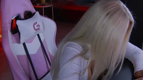 Snapshot of shayblonde chatting on January 2025 12:37:02 AM shayblonde online show from January 2025 12:37:02 AM