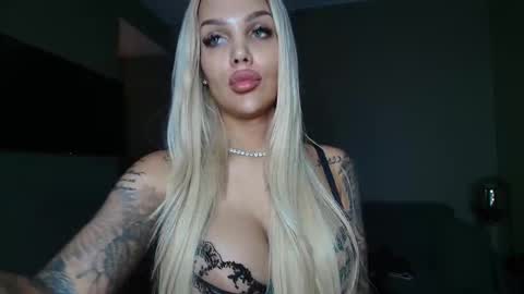 Snapshot of shayblonde chatting on November 2025 07:03:01 PM shayblonde online show from November 2025 07:03:01 PM