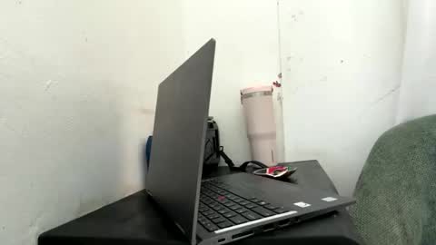 Snapshot of she_thick_n_sexxy chatting on May 2026 10:22:01 AM Thick babe online show from May 2026 10:22:01 AM