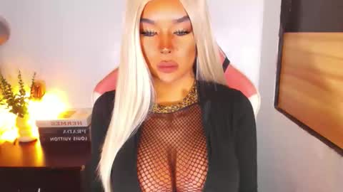 Snapshot of sheenafrost chatting on March 2026 08:05:01 PM sheenafrost online show from March 2026 08:05:01 PM