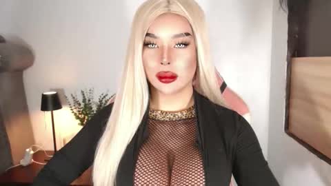 Snapshot of sheenafrost chatting on March 2026 06:18:02 AM sheenafrost online show from March 2026 06:18:02 AM