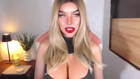 Snapshot of sheenafrost chatting on April 2026 06:49:02 PM sheenafrost online show from April 2026 06:49:02 PM