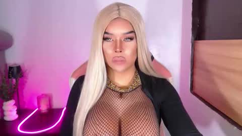 Snapshot of sheenafrost chatting on April 2026 01:11:01 AM sheenafrost online show from April 2026 01:11:01 AM