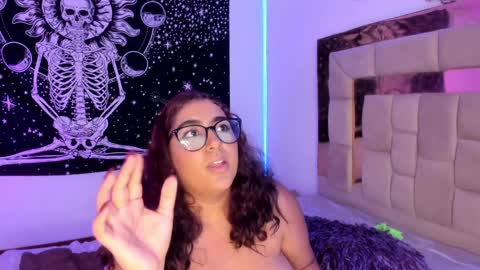 Snapshot of sheeylaroee chatting on January 2025 05:32:01 AM Heidy online show from January 2025 05:32:01 AM