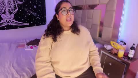 Snapshot of sheeylaroee chatting on March 2025 06:03:01 AM Heidy online show from March 2025 06:03:01 AM