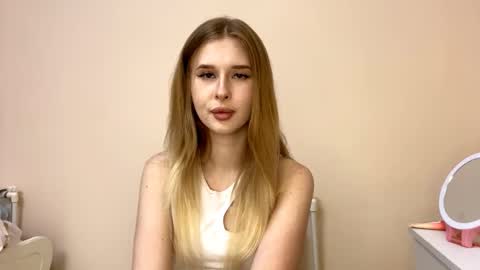 Jenny online show from October 2025 08:18:01 PM