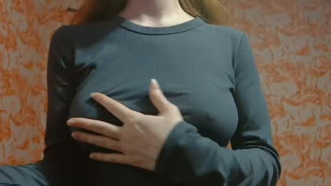 Snapshot of shelikessoymilk chatting on February 2025 04:20:01 AM Erika online show from February 2025 04:20:01 AM