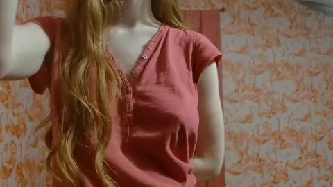 Snapshot of shelikessoymilk chatting on September 2025 05:11:02 AM Erika online show from September 2025 05:11:02 AM