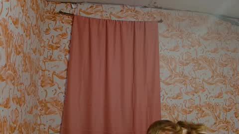 Snapshot of shelikessoymilk chatting on November 2025 10:43:02 PM Erika online show from November 2025 10:43:02 PM