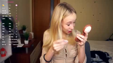 Snapshot of shelleybuss chatting on October 2025 03:35:02 PM Shelley night Tate day online show from October 2025 03:35:02 PM