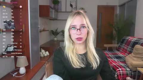 Snapshot of shelleybuss chatting on October 2025 04:25:02 PM Shelley night Tate day online show from October 2025 04:25:02 PM