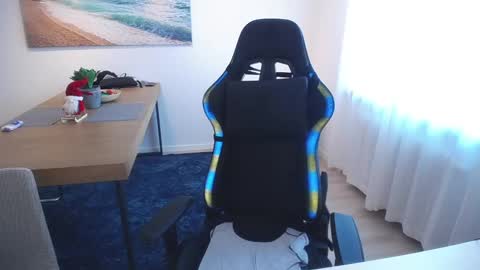 Shellsy H   online show from January 2025 09:47:02 AM