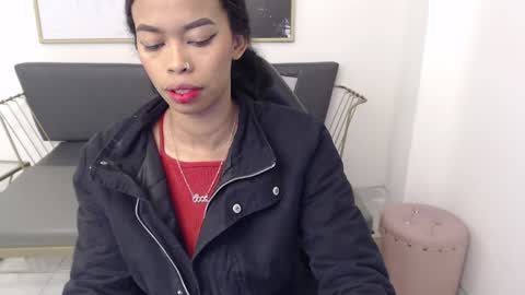 Snapshot of shenna_brunette_ chatting on December 2024 01:20:02 PM Shenna online show from December 2024 01:20:02 PM