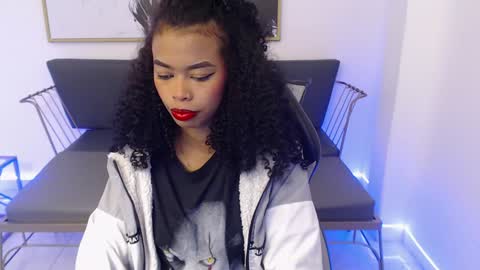 Snapshot of shenna_brunette_ chatting on December 2024 01:34:02 PM Shenna online show from December 2024 01:34:02 PM