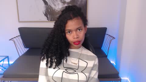 Snapshot of shenna_brunette_ chatting on December 2024 01:17:02 PM Shenna online show from December 2024 01:17:02 PM